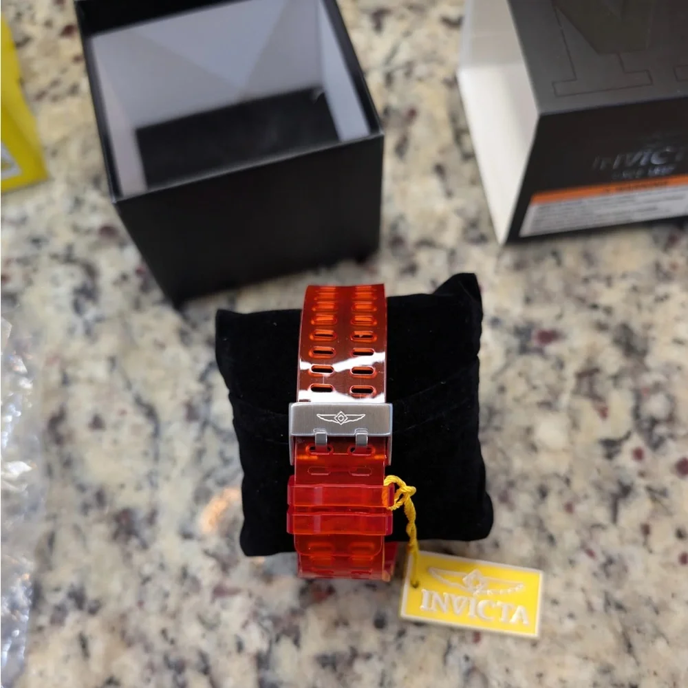 Invicta bold red